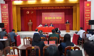 Đồng chí Vi Ngọc Bích, Trưởng Ban Tổ chức Tỉnh ủy dự hội nghị Ban Chấp hành Đảng bộ xã Hoành Mô