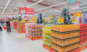 Doanh nghiệp tung khuyến mại, giảm giá sâu kích cầu tiêu dùng