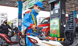 Vì sao xăng E10 khó bán dù đã thí điểm nhiều tháng?
