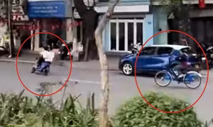 Nhóm thiếu niên chạy xe đạp điện công cộng lạng lách trên đường