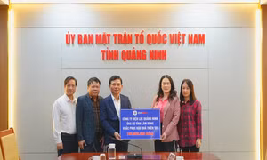 Công ty Điện lực Quảng Ninh trao tặng 100 triệu đồng hỗ trợ tỉnh Lâm Đồng khắc phục hậu quả do mưa lũ