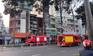 Cháy lớn tại quán ăn ở trung tâm TPHCM, 4 người tử vong, 1 bé trai được giải cứu kịp thời