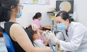 7 dấu hiệu sớm cha mẹ cần biết để nhận diện viêm phổi ở trẻ