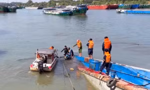 Chìm tàu chở đá trên sông Đồng Nai, một người chết