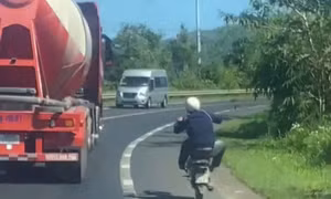 Biểu diễn bốc đầu cạnh xe bồn, thiếu niên 16 tuổi bị tịch thu xe