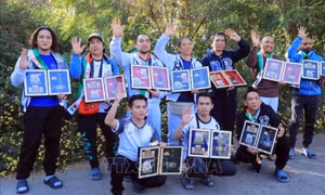 Houthi trả tự do cho 10 thủy thủ nước ngoài