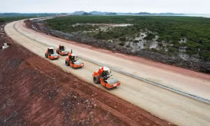 Tết không nghỉ trên công trường cao tốc Vân Đồn - Móng Cái