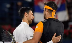 Djokovic thua sốc tay vợt ngoài top 100