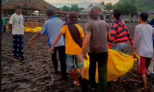 Indonesia: 10 người thiệt mạng vì sóng biển cuốn trôi khi đang thiền
