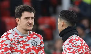 Biến lớn tại M.U, Maguire cay cú từ chối trao băng đội trưởng cho Ronaldo