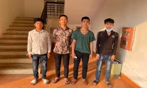 Bắt nhóm đối tượng ngang nhiên xông vào nhà dân chém người