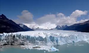 Vẻ đẹp kỳ vĩ của dòng sông băng vĩnh cửu ở miền Nam Argentina