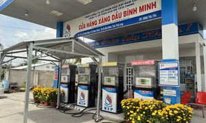 Phát hiện một cửa hàng xăng dầu ở Sóc Trăng ‘găm’ tới cả ngàn lít xăng