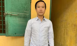 Vu khống lãnh đạo công an huyện, cựu phóng viên bị khởi tố, bắt tạm giam