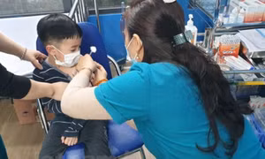 Đối mặt nguy cơ “dịch chồng dịch” khi miễn dịch của quần thể giảm