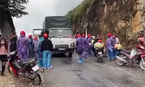 Làm rõ vụ mâu thuẫn giữa nhóm khách phượt và lái xe tải