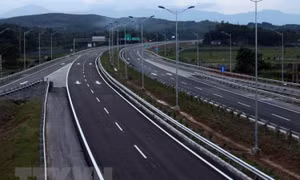 Dừng xe ăn uống trên cao tốc, lái xe có thể bị phạt tới 12 triệu đồng