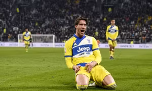 Vlahovic giúp Juventus vào bán kết Cup Italy