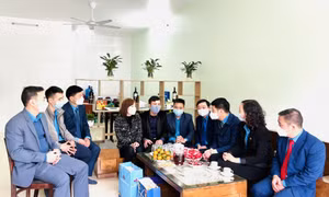 Để thợ mỏ an cư