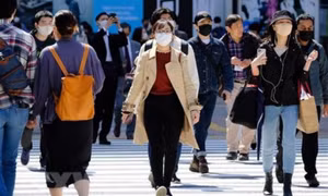 Nghiên cứu mới: Đứng cách 50cm vẫn nhiễm Omicron dù đeo khẩu trang