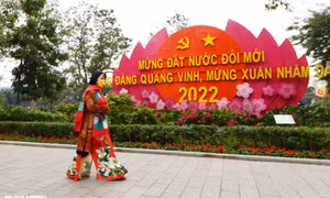 Hà Nội tĩnh mịch, vắng vẻ trong buổi sáng mùng 1 Tết