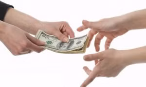 Chủ tịch HĐQT chi tiền giải cứu nhân viên