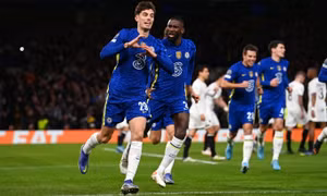 Chelsea đặt một chân vào tứ kết Champions League