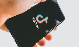 TikTok và YouTube là những nền tảng thu thập và chia sẻ dữ liệu nhiều nhất