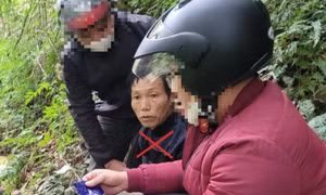 Bị công an vây bắt, tội phạm ma tuý dùng dao chống trả quyết liệt