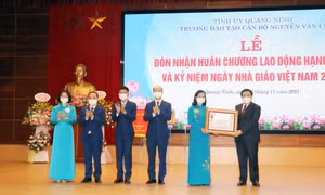 Trường Đào tạo Cán bộ Nguyễn Văn Cừ: Đón nhận Huân chương Lao động hạng Nhất