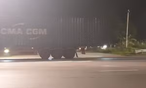 Đoàn xe container quá khổ “lộng hành” trên Quốc lộ 18