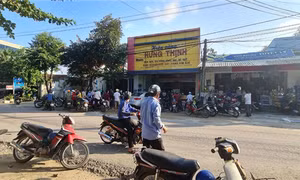 Mua vàng bằng tiền âm phủ rồi cướp bỏ chạy