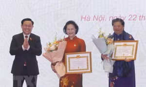 Lễ trao tặng Huy hiệu 40 năm tuổi Đảng, Huân chương với các UVTW Đảng