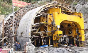 Thi công nước rút dự án hầm xuyên núi Hạ Long - Cẩm Phả