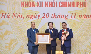 Trao Quyết định khen thưởng, nghỉ hưu cho một số thành viên Chính phủ nhiệm kỳ 2016-2021