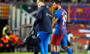Barca nhận cú sốc từ Aguero