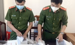 Thu giữ hàng trăm bộ kit test nhanh COVID-19 không rõ nguồn gốc