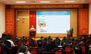 Đồng chí Bí thư Tỉnh ủy trao đổi, tọa đàm với học viên Lớp bồi dưỡng kiến thức quốc phòng an ninh