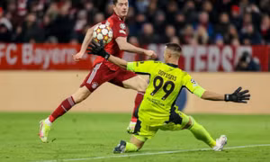 Lewandowski lập hat-trick dù đá hỏng penalty