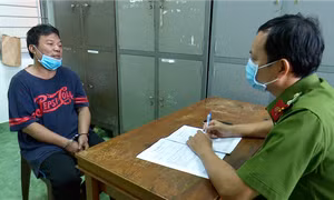 Cuồng ghen, gã đàn ông khóa cửa nhốt vợ và cháu ngoại rồi phóng hỏa