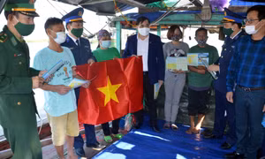 Cảnh sát biển đồng hành với ngư dân Đồ Sơn, Hải Phòng