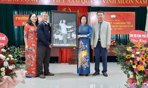 Phó Chủ tịch Ủy ban MTTQ tỉnh dự Ngày hội Đại đoàn kết tại phường Hồng Hải