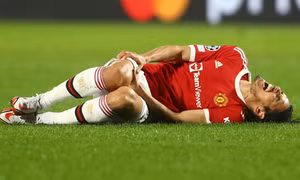 Cavani chấn thương, không góp mặt ở trận Derby Manchester