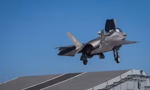 Anh đẩy nhanh trục vớt máy bay F-35B rơi xuống Địa Trung Hải
