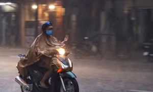 Nhiều khu vực trên cả nước có mưa, khả năng xảy ra lốc, sét