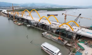 Tăng tốc bù tiến độ đường dẫn cầu Cửa Lục 1