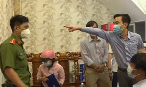 Người đàn ông hỏi 'mày công tác ở đội nào' khi bị kiểm tra