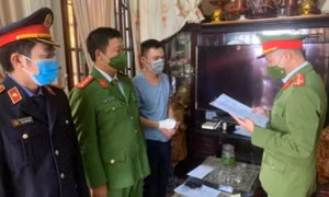 Nguyên cán bộ ngân hàng lừa đảo chiếm đoạt tài sản