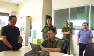 Thủ kho tự làm phiếu xuất, “uống trôi” hàng nghìn chai C2, Rồng đỏ