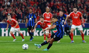 Inter giành một điểm dù bị dẫn ba bàn